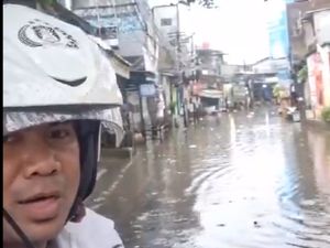 Jalan Kemang Utara Arah Pasar Mampang Prapatan Banjir, Lalin Dialihkan Jalan Kemang Utara Arah Pasar Mampang Prapatan Banjir, Lalin Dialihkan
