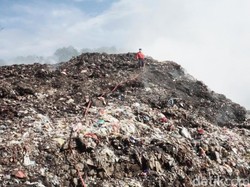 Kebakaran TPA Sente Klungkung Baru Tertangani 40 Persen