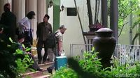 2 Jam Geledah Rumah Dinas Bupati Sidoarjo KPK Amankan 4 Koper