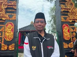 Mahfud Siapkan Surat Mundur dari Menko Polhukam Mahfud Siapkan Surat Mundur dari Menko Polhukam