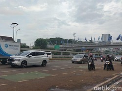 Massa Demo Apdesi Bubar, Arus Lalin Depan DPR Dibuka Kembali