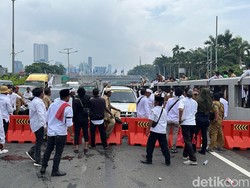 Massa Demo Apdesi Coba Tutup Tol Depan DPR