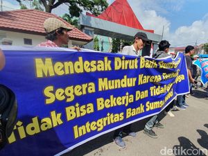 Dana CSR Diduga untuk Politik, Massa Demo Minta Bank Daerah Dievaluasi Dana CSR Diduga untuk Politik, Massa Demo Minta Bank Daerah Dievaluasi