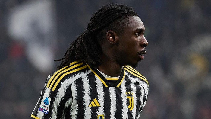 TURIN, ITALY - DECEMBER 08: Moise Kean of Juventus looks on during the Serie A TIM match between Juventus and SSC Napoli at Juventus Stadium on December 08, 2023 in Turin, Italy. (Photo by Emmanuele Ciancaglini/Ciancaphoto Studio/Getty Images)