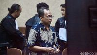 Momen Eks Dirut TransJakarta Jalani Sidang Korupsi Bansos Kemensos
