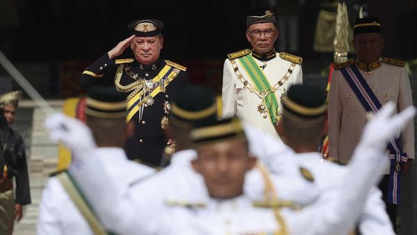 Lihat Lagi Momen Sultan Iskandar Dilantik Jadi Raja Malaysia