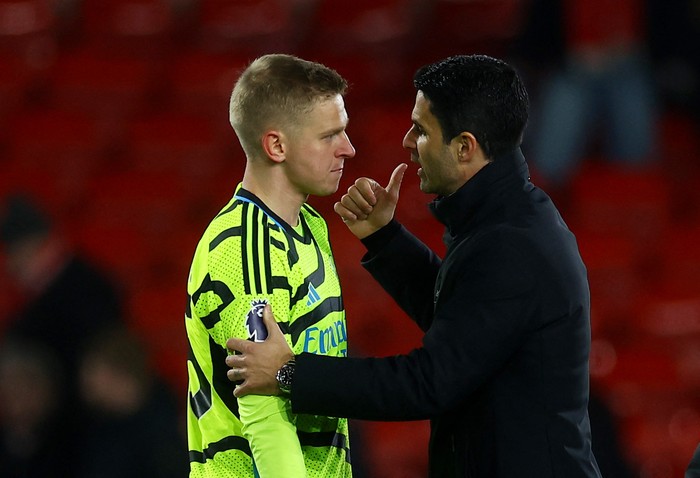 Soccer Football - Premier League - Nottingham Forest v Arsenal - The City Ground, Nottingham, Britain - January 30, 2024 Arsenal manager Mikel Arteta speaks with Oleksandr Zinchenko after the match Action Images via Reuters/Lee Smith NO USE WITH UNAU