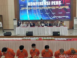 Polda Lampung Tangkap 8 Tersangka Narkoba Jaringan Fredy Pratama