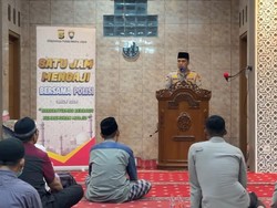 Polda Metro Gelar Satu Jam Mengaji Bareng Polisi demi Pemilu Damai