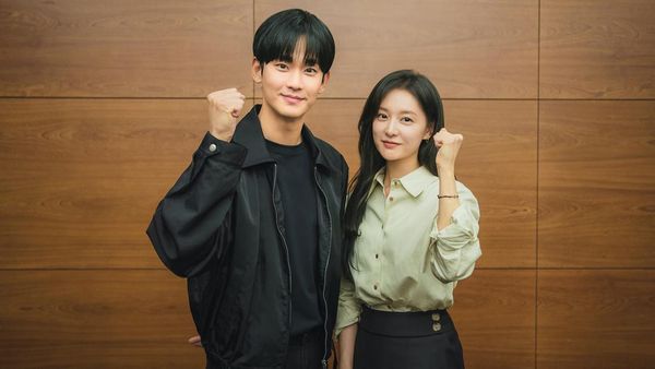 Foto-foto Bintang Drakor Queen of Tears Baca Naskah Perdana