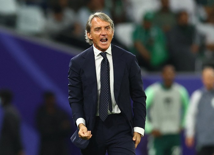 Soccer Football - AFC Asian Cup - Round of 16 - Saudi Arabia v South Korea - Education City Stadium, Al Rayyan, Qatar - January 30, 2024 Saudi Arabia coach Roberto Mancini reacts REUTERS/Molly Darlington