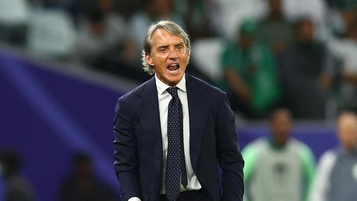 Soccer Football - AFC Asian Cup - Round of 16 - Saudi Arabia v South Korea - Education City Stadium, Al Rayyan, Qatar - January 30, 2024 Saudi Arabia coach Roberto Mancini reacts REUTERS/Molly Darlington