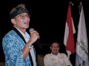 Muncul Gerakan Salam 4 Jari, TPN: Kita Tidak Menjatuhkan Paslon Lain Muncul Gerakan Salam 4 Jari, TPN: Kita Tidak Menjatuhkan Paslon Lain