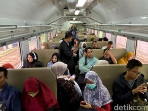 Setianya Rukman, Naik Kereta Api Walau Harus Berdesak-desakan Setianya Rukman, Naik Kereta Api Walau Harus Berdesak-desakan