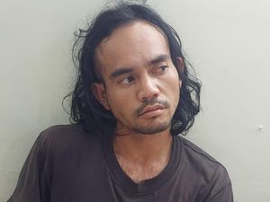 Intip-Rekam Istri Orang saat Mandi, Yoga Diamankan Warga di Pangkalpinang Intip-Rekam Istri Orang saat Mandi, Yoga Diamankan Warga di Pangkalpinang