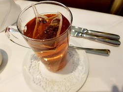 Profesor Kimia Ini Sarankan Untuk Tambahkan Garam dalam Seduhan Teh