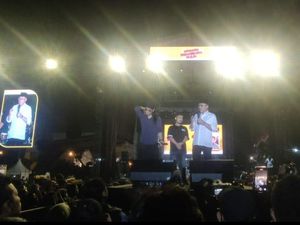 Datang Konser di Sidoarjo Bareng Gus Miftah, Zulhas Gaungkan Pemilu Damai Datang Konser di Sidoarjo Bareng Gus Miftah, Zulhas Gaungkan Pemilu Damai
