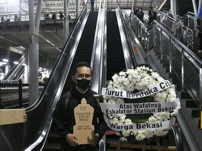 Aksi 100 Hari Matinya Eskalator Stasiun Bekasi