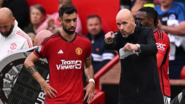 Bruno Fernandes Erik ten Hag Manchester United's Dutch manager Erik ten Hag (R) gives instructions to Manchester United's Portuguese midfielder #08 Bruno Fernandes (L) during the English Premier League football match between Manchester United and Brighton and Hove Albion at Old Trafford in Manchester, north west England, on September 16, 2023. (Photo by Oli SCARFF / AFP) / RESTRICTED TO EDITORIAL USE. No use with unauthorized audio, video, data, fixture lists, club/league logos or 'live' services. Online in-match use limited to 120 images. An additional 40 images may be used in extra time. No video emulation. Social media in-match use limited to 120 images. An additional 40 images may be used in extra time. No use in betting publications, games or single club/league/player publications. /