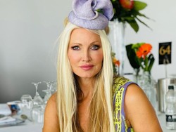 Model Legendaris Ini Kapok Suntik Filler, Wajah Jadi Mirip Ikan Buntal