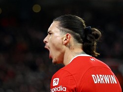 Darwin Nunez Dibela Tiga Striker Legenda Liga Inggris