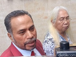 Laporkan Dugaan Pemalsuan Surat Cerai Rieta Amilia, Gideon Tengker Diperiksa