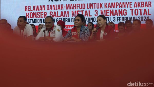 Intip Persiapan Relawan Ganjar-Mahfud Jelang Konser Salam Metal di GBK