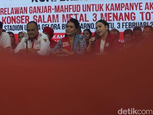 Intip Persiapan Relawan Ganjar-Mahfud Jelang Konser Salam Metal di GBK Intip Persiapan Relawan Ganjar-Mahfud Jelang Konser Salam Metal di GBK