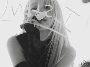 IU Tampil Chic dan Edgy di Foto-foto Album The Winning IU Tampil Chic dan Edgy di Foto-foto Album The Winning