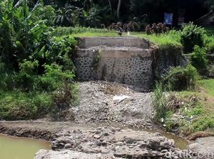 Nestapa Warga Desa Sukahurip gegara Jembatan Cilamatan Rusak