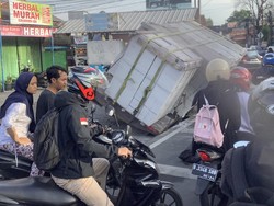 Kecelakaan Truk di Jagakarsa Jaksel, Lalin Macet