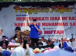 Keliling Bareng Gus Miftah, Zulhas Kampanyekan PAN & Prabowo-Gibran