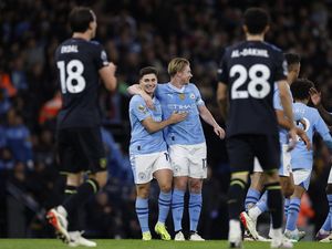 Julian Alvarez Cetak Brace, Man City Taklukkan Burnley 3-1