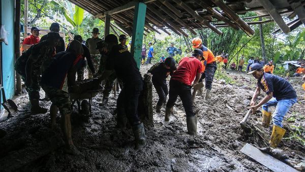 Longsor Timbun Dua Rumah di Gunungkidul