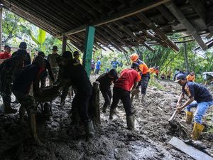 Longsor Timbun Dua Rumah di Gunungkidul Longsor Timbun Dua Rumah di Gunungkidul