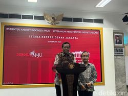 Mahfud Md Resmi Serahkan Surat Pengunduran Diri ke Jokowi