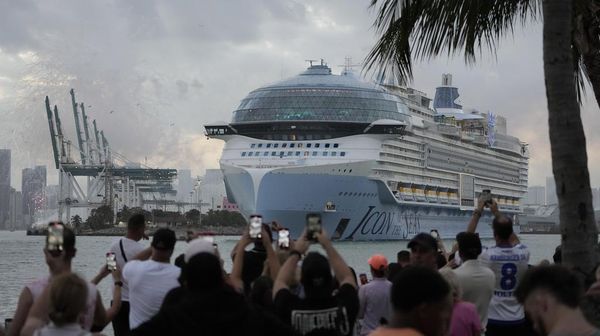 Melihat Kapal Pesiar Terbesar di Dunia Mengarungi Lautan
