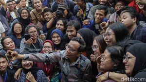 Potret Momen Terakhir Mahfud Md di Kemenko Polhukam