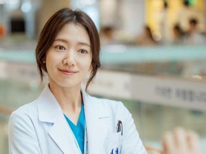 8 Drama Korea Park Shin Hye yang Romantis, Terbaru Doctor Slump