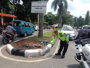 Kronologi Tabrakan Mobil Berpenumpang Anak hingga Terguling di Bogor Kronologi Tabrakan Mobil Berpenumpang Anak hingga Terguling di Bogor