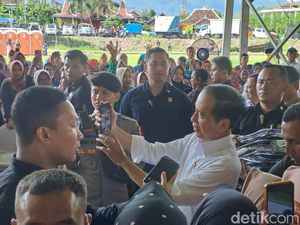 Temui 5000 UMKM Wonogiri, Jokowi Kaget Ada Makanan Nasi Godog Temui 5000 UMKM Wonogiri, Jokowi Kaget Ada Makanan Nasi Godog