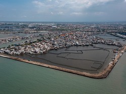 Jokowi Cek Tanggul Laut Semarang, Kelar Agustus-Tahan Banjir Rob 30 Tahun