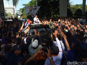 Ribuan Orang Sambut Abah Anies di Bandara Kualanamu Sumut