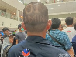 Aksi Unik Pendukung untuk Sambut Anies di Kualanamu: Pangkas Model 01