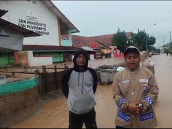 Hujan Deras, Sungai Cisunggalah Bandung Meluap