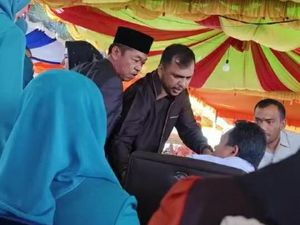 Viral! Bupati dan Wabup Rohil Nyaris Adu Jotos saat Pelantikan Pj Kades Viral! Bupati dan Wabup Rohil Nyaris Adu Jotos saat Pelantikan Pj Kades
