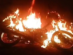 3 Motor Dibakar Massa Imbas Kericuhan Pemuda Sumba Tengah di Kupang