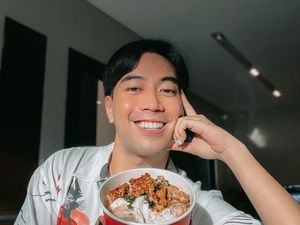 Ini 10 Gaya Keren Vidi Aldiano Saat Kuliner Bareng Istri dan Sahabat