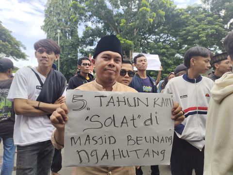 Warga Desa Tambak demo tuntut ganti rugi fasum dan fasos terdampak Waduk Karian. (Fathul Rizkoh/detikcom)