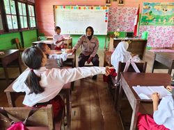 Pengabdian Aiptu Fransisca Fokus Bantu Pendidikan Anak di Lamandau